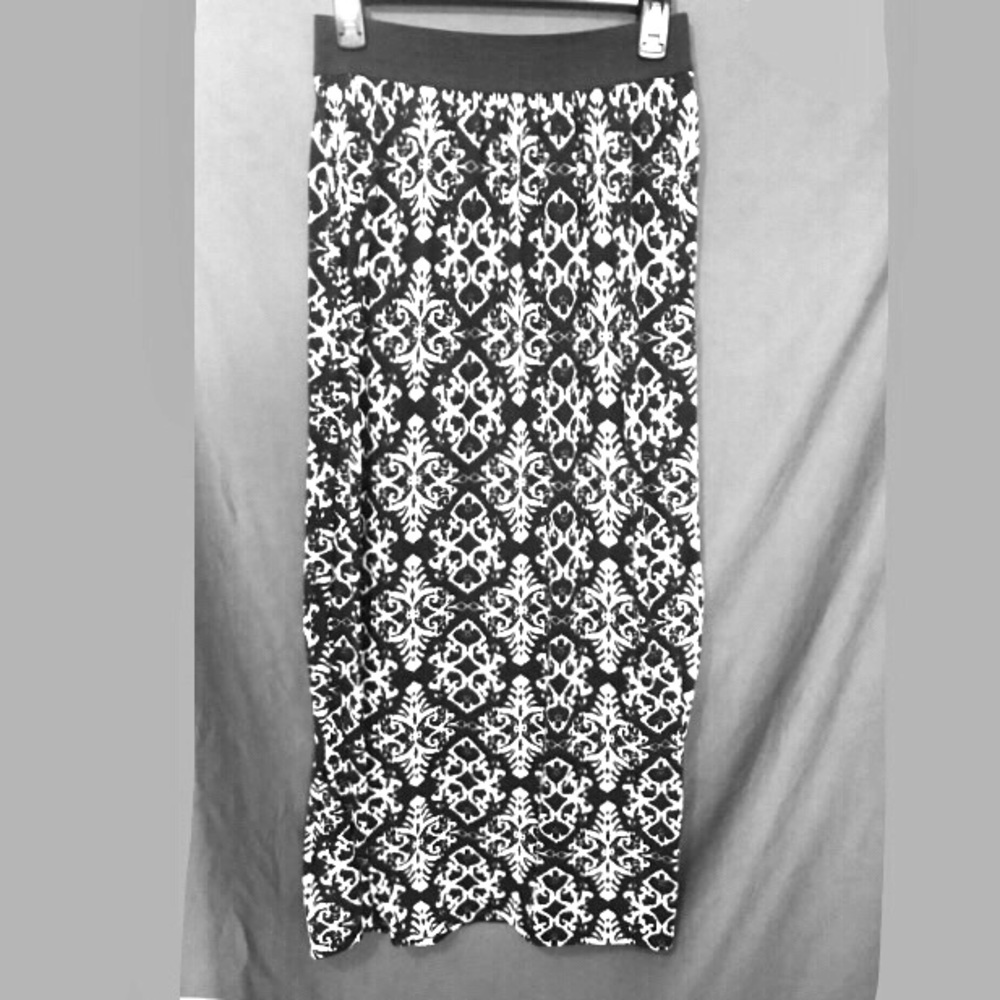 Black & white maxi skirt